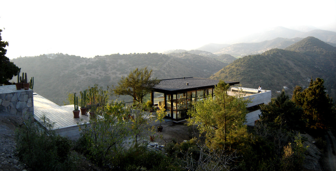 House on the road to Farellones  Max Nunez + Bernardo Valdes